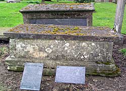 Benjamin Drawater's tomb in Greasley Churchyard (Photo: A Nicholson, 2004).