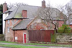 Timber-framed cottage at Watnall (Photo: A Nicholson, 2004).